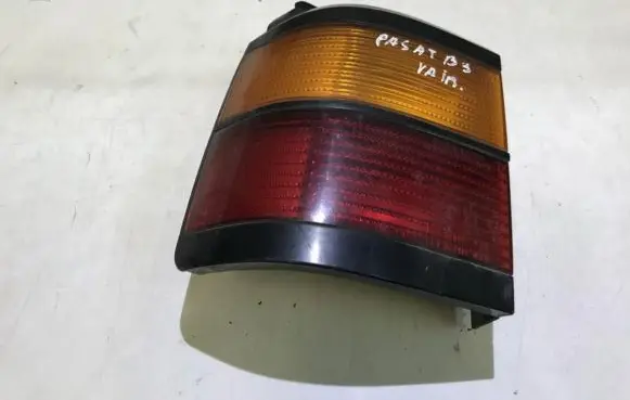 Volkswagen PASSAT B3 Rear/tail lights 333945111l
