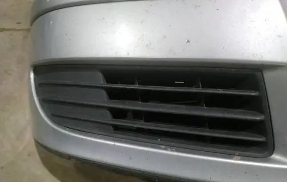 Volkswagen Polo IV 9N3 Front bumper lower grill