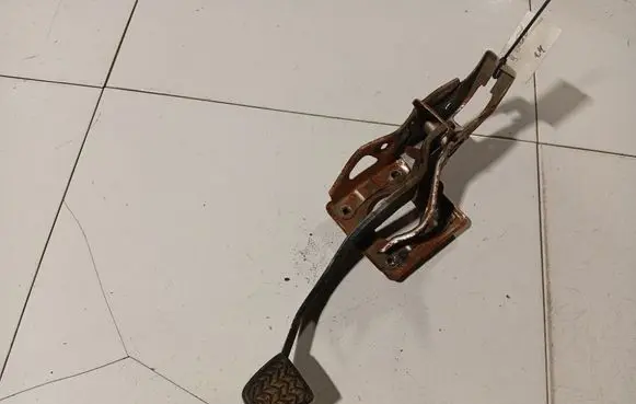 Toyota Avensis T250 Brake pedal 