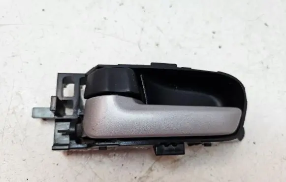 Suzuki Grand Vitara II Front door interior handle