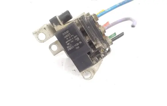 Volkswagen Touareg I Air suspension valve block 15152400082