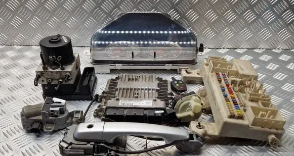 Volvo V50 Engine ECU kit and lock set 30729065A J38AC 8690719