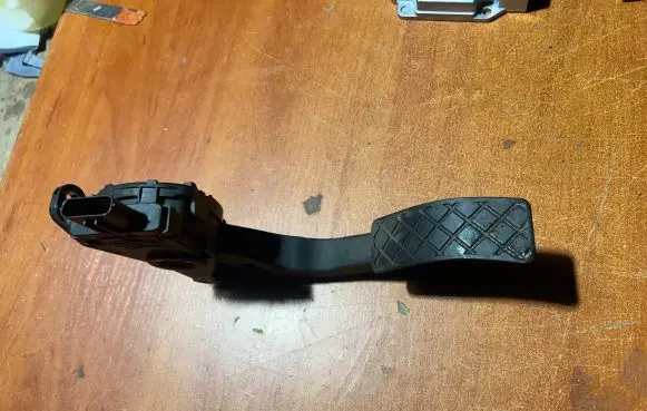 Audi A6 S6 C6 4F Accelerator throttle pedal 8K1723523 15062010 6PV00950501
