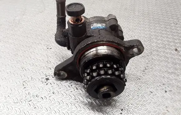 Nissan Primera Power steering pump 5M321N 24032172