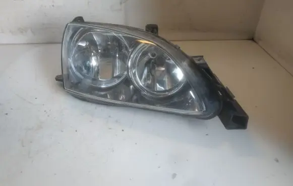 Toyota Avensis T220 Headlight/headlamp