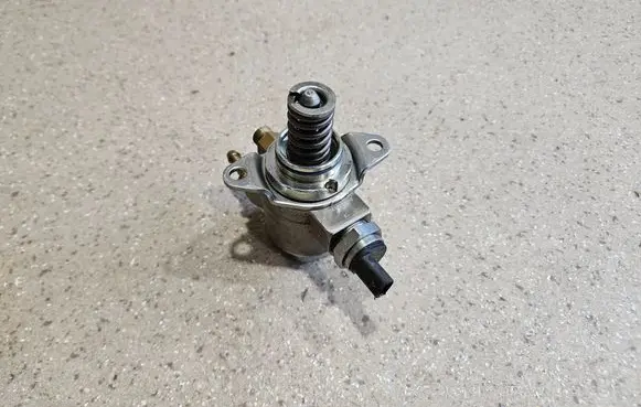 Audi A1 Fuel injection high pressure pump 03C127026M