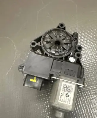 KIA Ceed Front door window regulator motor 82450J7010 F00S1W2274 201014B3A0