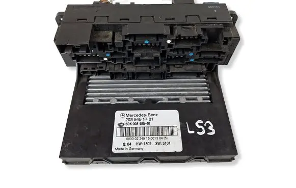 Mercedes-Benz C W203 Fuse module 2035451701 A2035451701