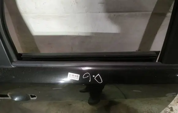 Nissan Note (E11) Rear door glass trim molding