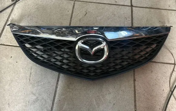 Mazda 6 Front bumper upper radiator grill GJ6A50712
