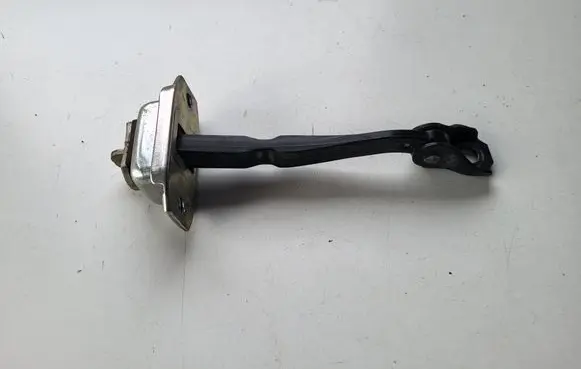 Nissan Qashqai Front door check strap stopper