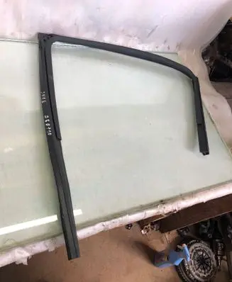Nissan Juke II F16 Rubber seal rear door window/glass 823306pa0c
