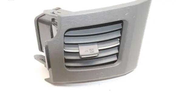 Toyota Prius (XW30) Dashboard air vent grill cover trim 5566047070