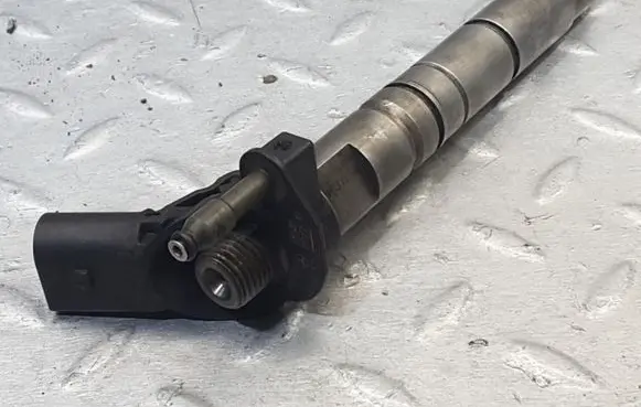Mercedes-Benz E W212 Fuel injector A6420701187 0445116026 6420701187