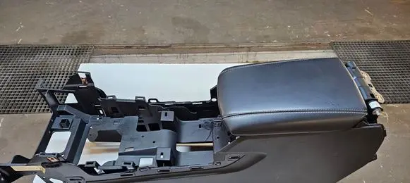 Jeep Grand Cherokee WL Armrest 68472822AA P68472822AA 03171900