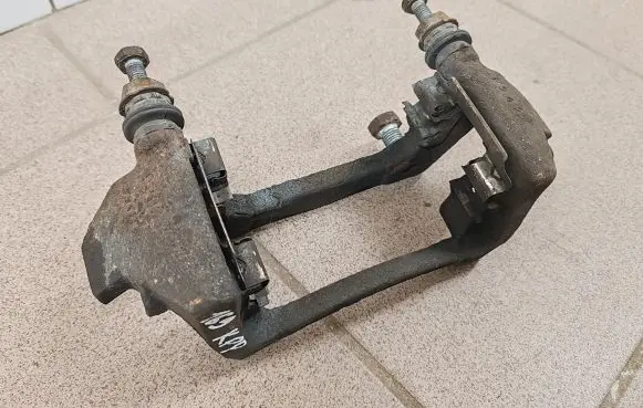 Mercedes-Benz A W169 Front Brake Caliper Pad/Carrier 