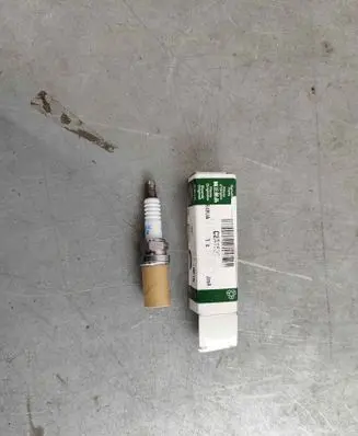 Jaguar XJ X350 Spark plug c2a1535 AJ84575 C2A1535