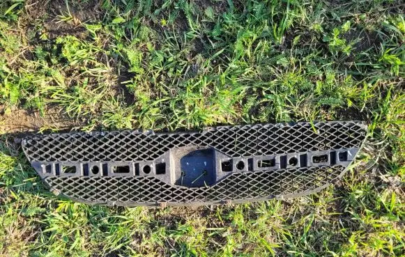 Hyundai Getz Front bumper upper radiator grill 568851C310
