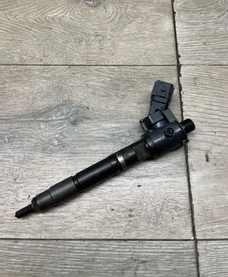 Volvo V70 Fuel injector 31405404
