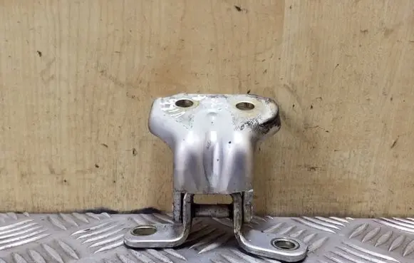 KIA Sorento Rear door upper hinge