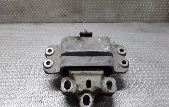 Skoda Octavia Mk2 (1Z) Engine mount bracket 1K0199555Q