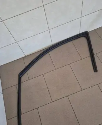 Hyundai i30 fastback Rubber seal front door window/glass