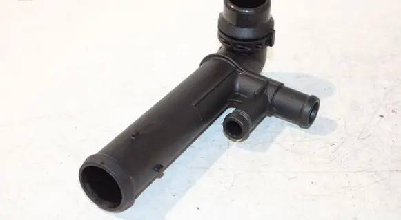 Engine coolant pipe/hose