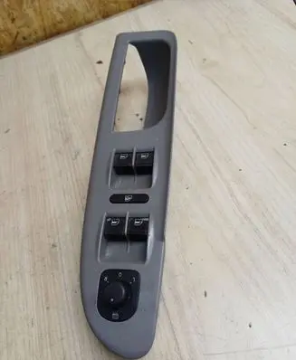 Volkswagen PASSAT B6 Electric window control switch 3C1867171