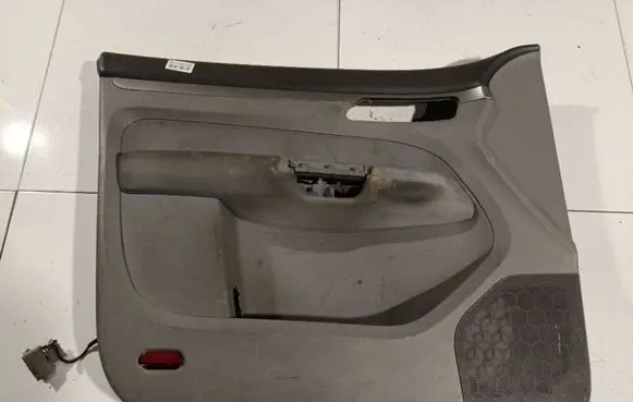 Volkswagen Touran I Front door card panel trim 