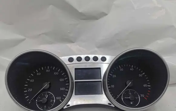 Mercedes-Benz R W251 Speedometer (instrument cluster) A2515400548 A2C53118459