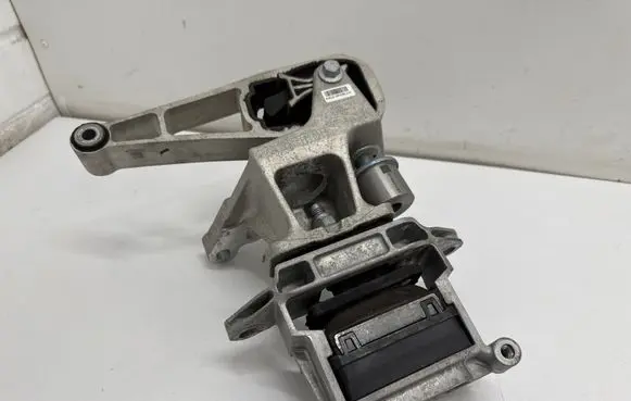 Jaguar E-Pace Engine mount bracket K8D26P096AA
