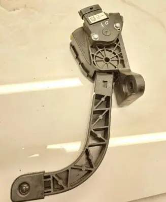 Hyundai Santa Fe Accelerator throttle pedal 327002W110 HJ4AD0112