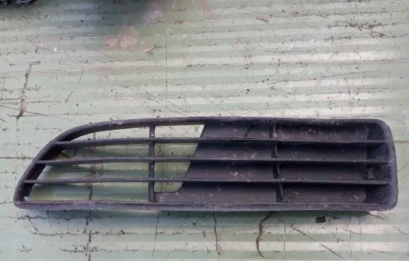 Audi A4 S4 B5 8D Front bumper lower grill 8D0807345