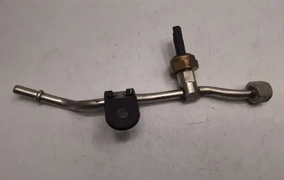 BMW 5 E60 E61 Fuel injector supply line/pipe 13537545767 13534556982 13534553829