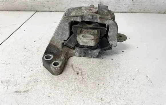 Citroen C5 Engine mount bracket
