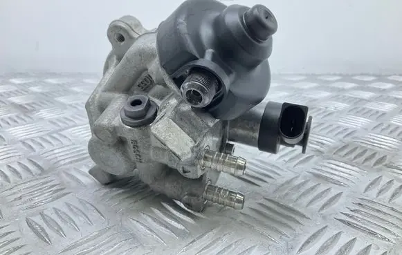 Audi A4 S4 B9 Fuel injection high pressure pump 04L130755E