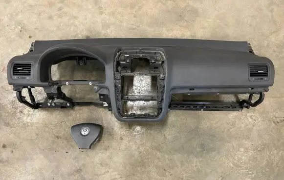 Volkswagen Golf V Dashboard 1K1858295 1K0880201P