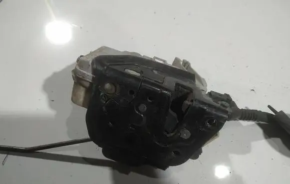Audi A6 S6 C6 4F Front door lock 4f1837015