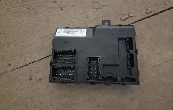 Ford Fiesta Comfort/convenience module 8V5115K600CF
