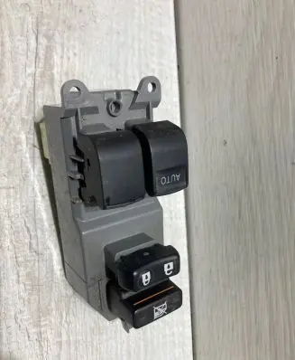 Toyota Yaris Electric window control switch 742324DA