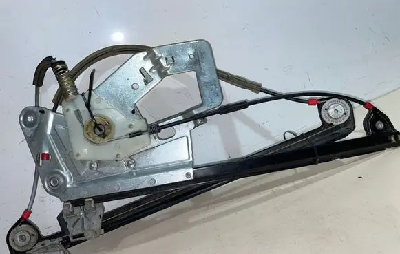 BMW 5 E39 Front door electric window regulator 8252391