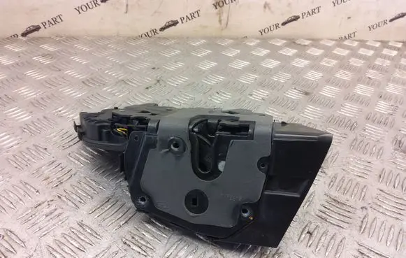 Land Rover Discovery 5 Front door lock FK72203A28AE