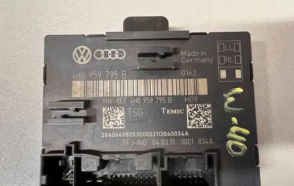 Volkswagen Touareg II Door control unit/module 4H0959795B 0001034A