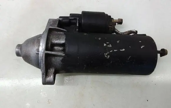 Volkswagen PASSAT B5 Starter motor 068911023S