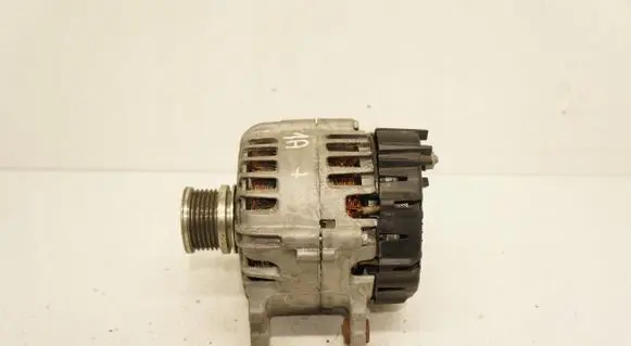 Volkswagen PASSAT B8 Generator/alternator 04L903027