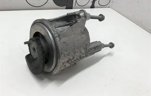 Mercedes-Benz E W214 Engine mount bracket A2142401200