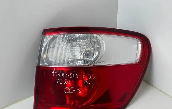 Toyota Avensis Verso Rear/tail lights
