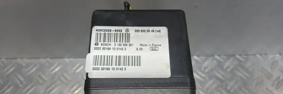 Mercedes-Benz S W220 Central locking vacuum pump 2208000548 MERCEDESN 0132006361