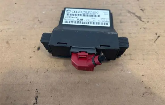 Volkswagen Jetta VI Gateway control module 7N0907530C 1K0907951