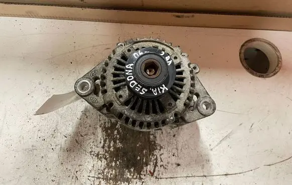 KIA Carnival Generator/alternator 373004X900 021319221